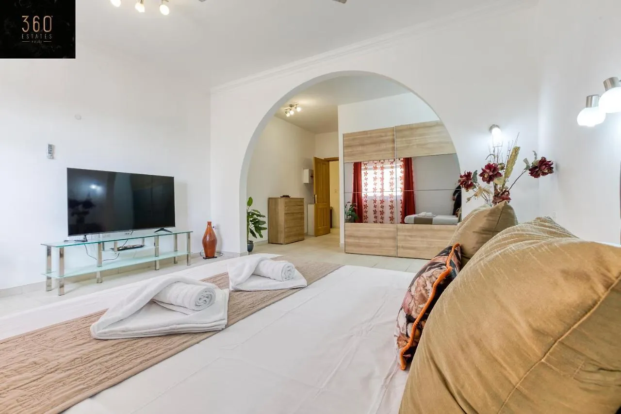 Apartment A Beautiful 4Br Villa With Private Pool & Deck By 360 Estates Naxxar Malta