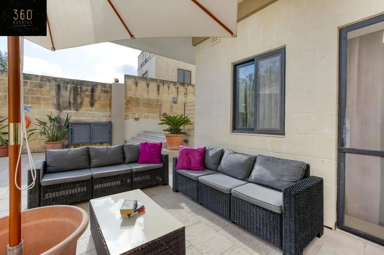 A Beautiful 4Br Villa With Private Pool & Deck By 360 Estates Naxxar