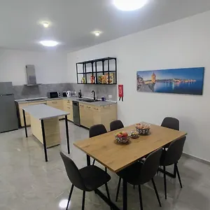 Deggies - Spacious, Modern Apartment! Appartement